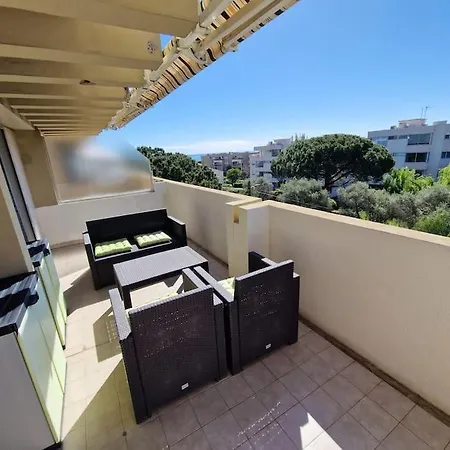 Cozy 1 Bedroom With A Seaview, Ac, Pool And Parking Apartment *