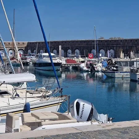 Cozy 1 Bedroom With A Seaview, Ac, Pool And Parking Apartment