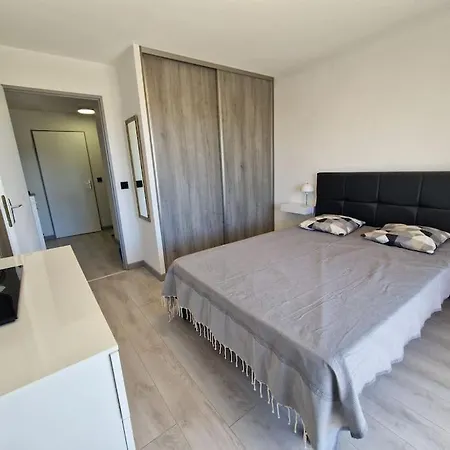 Cozy 1 Bedroom With A Seaview, Ac, Pool And Parking Apartment *